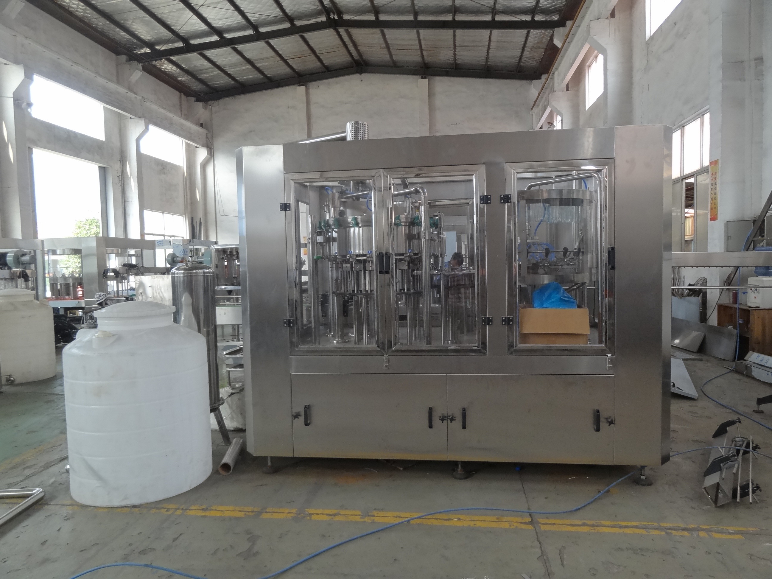 Gas Water Bottling Machine , Carbonated Drink Filling Machine / Soft Drink Equipments